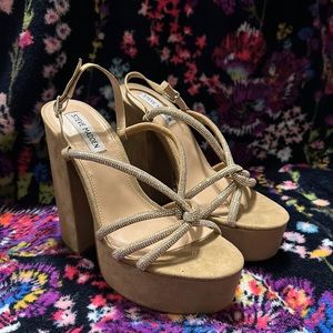 NWT Steve Madden Annalise Tan Heel